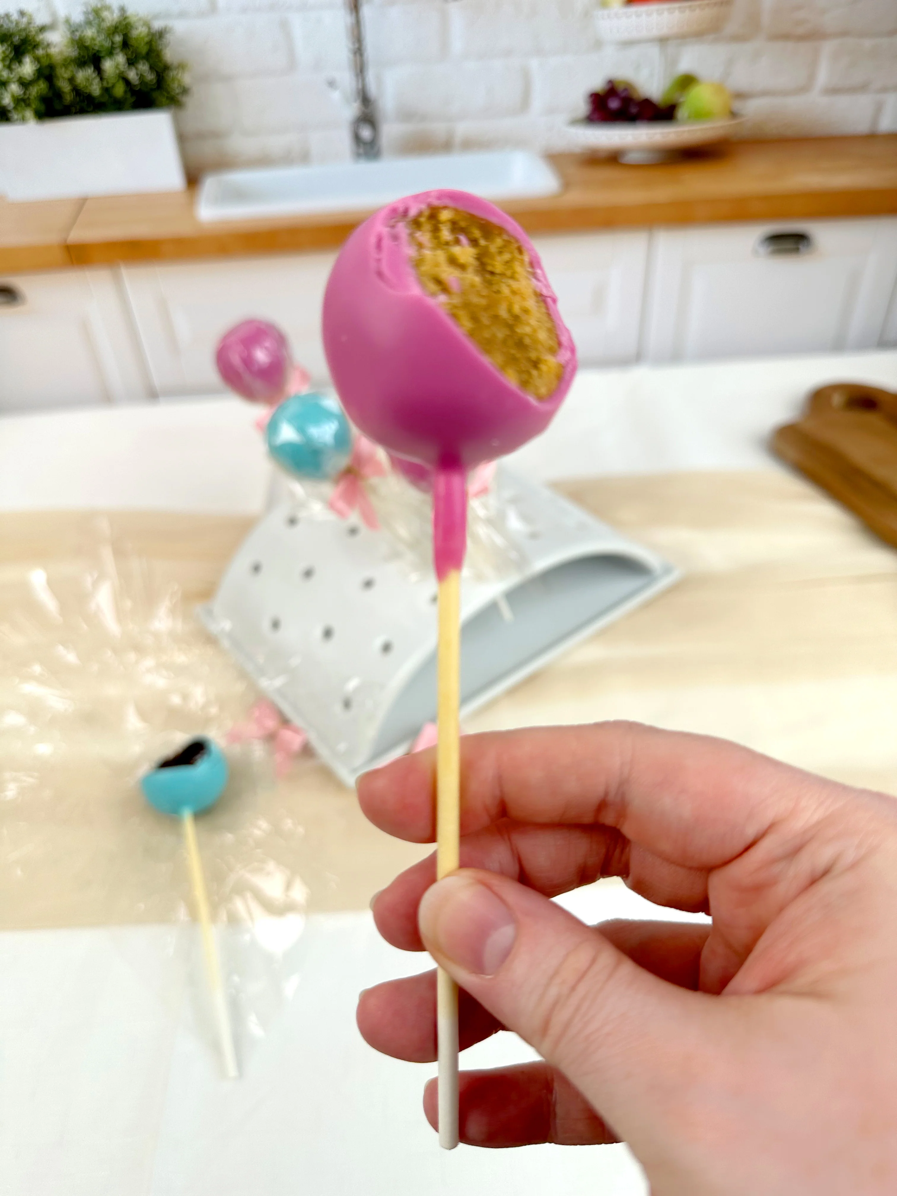 Cake-Pops mit bunter Glasur und Logo (12 Stück) - Image 5