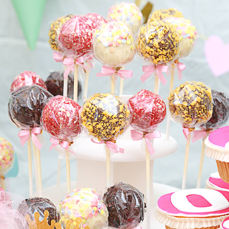 12 Cake-Pops mit Logo, Red Velvet & Chocolate Chips - Image 5
