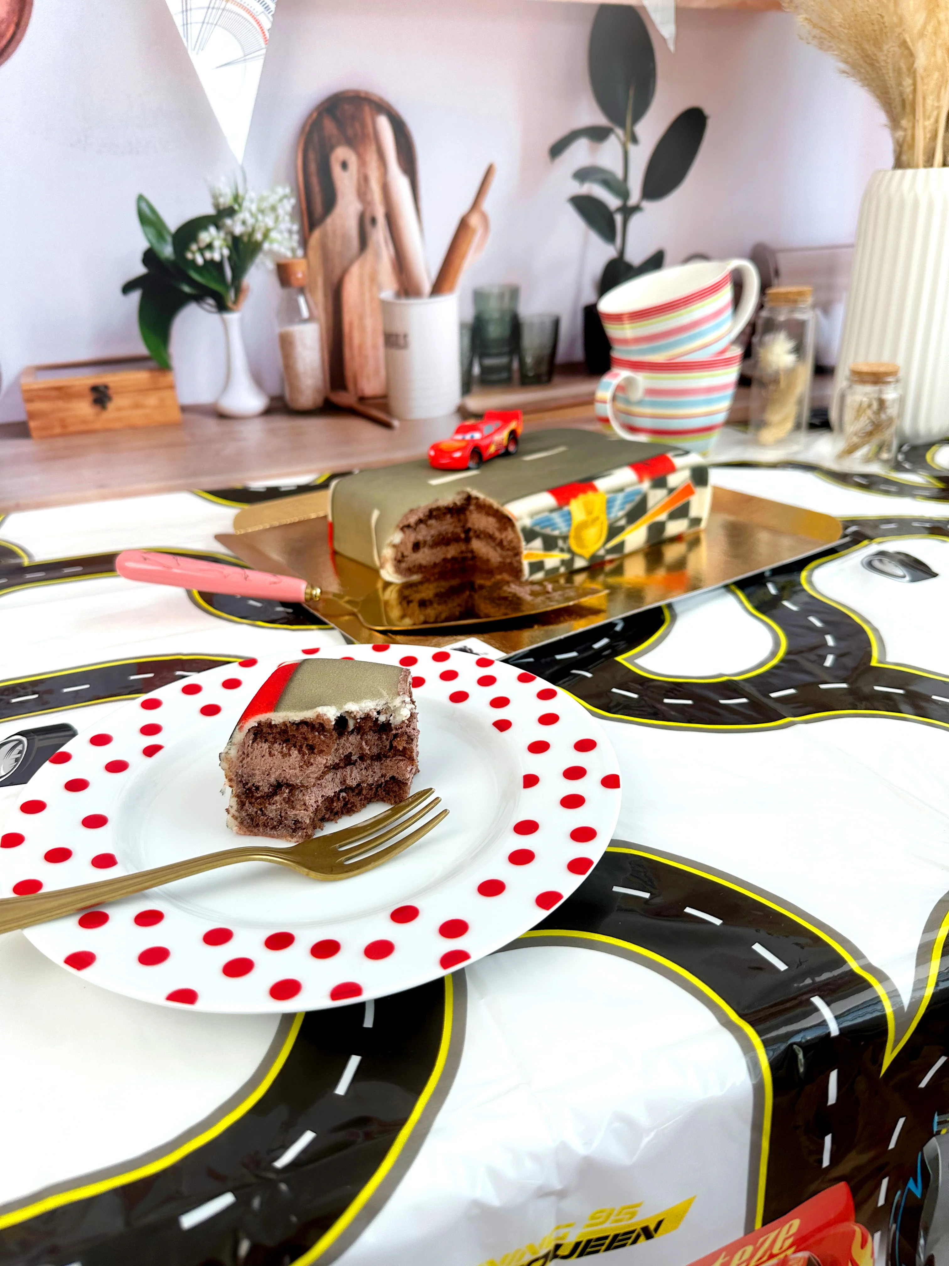 Cars® - Lightning McQueen auf Rennstrecke-Torte - Image 6