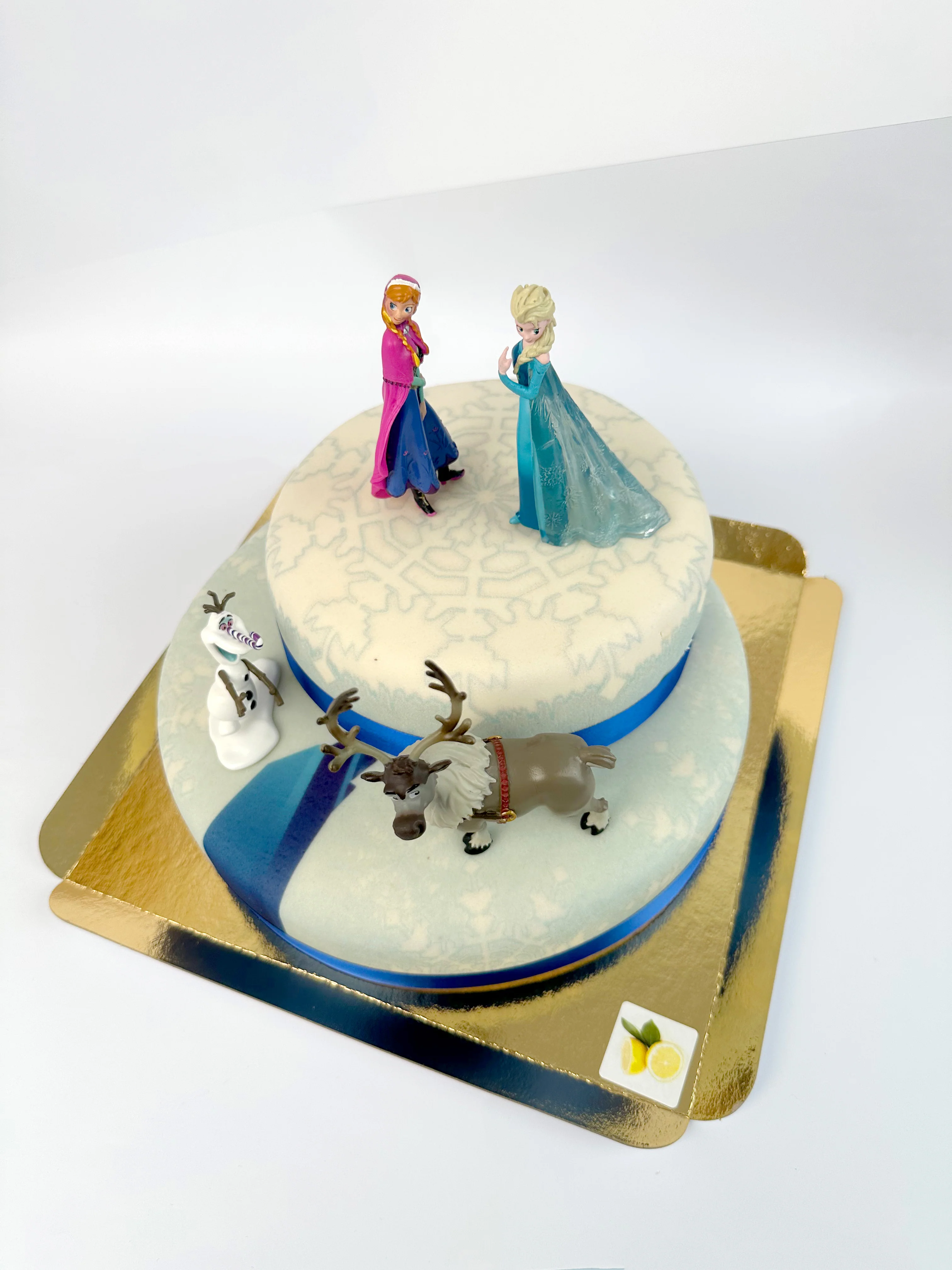 Die Eiskönigin® Elsa, Schwester Anna & Olaf Figuren auf 2-stöckiger Schneeflocken-Torte - Image 7