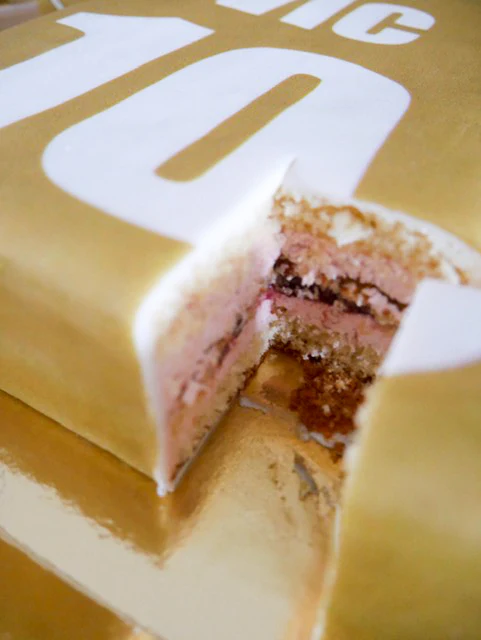 Fußballtrikot-Torte, einfarbig - verschiedene Farben - Image 12