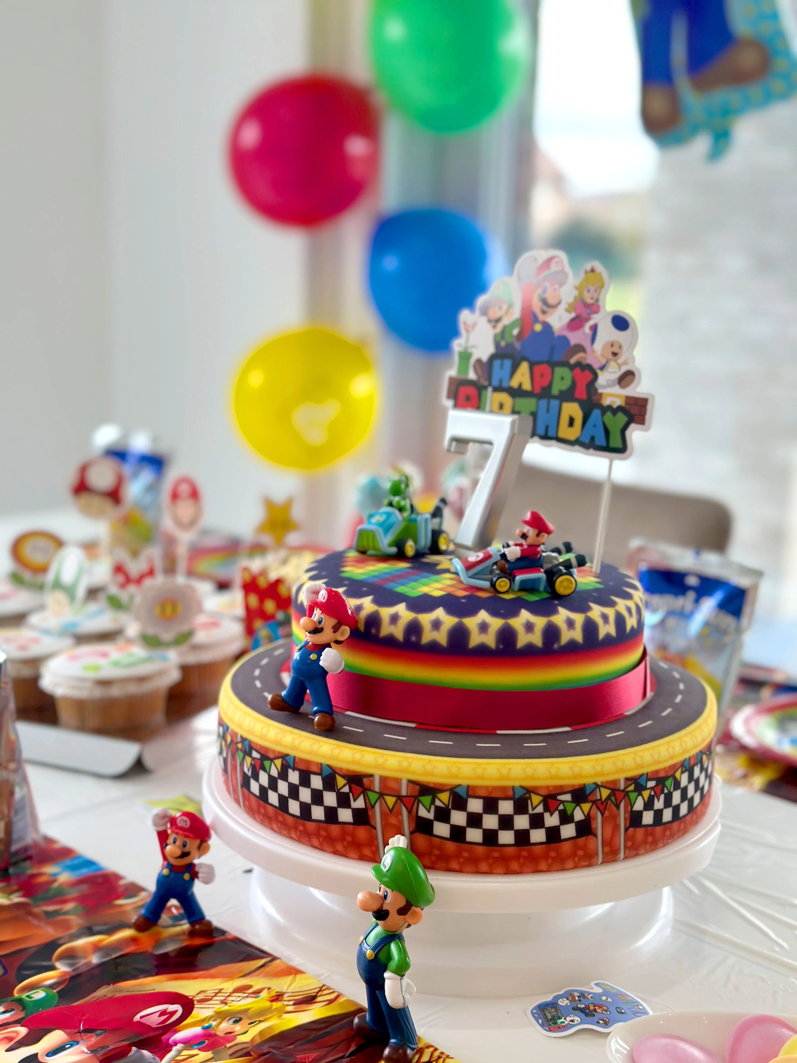 Mario Kart® auf zweistöckiger Weltenstrecken-Torte - Image 4