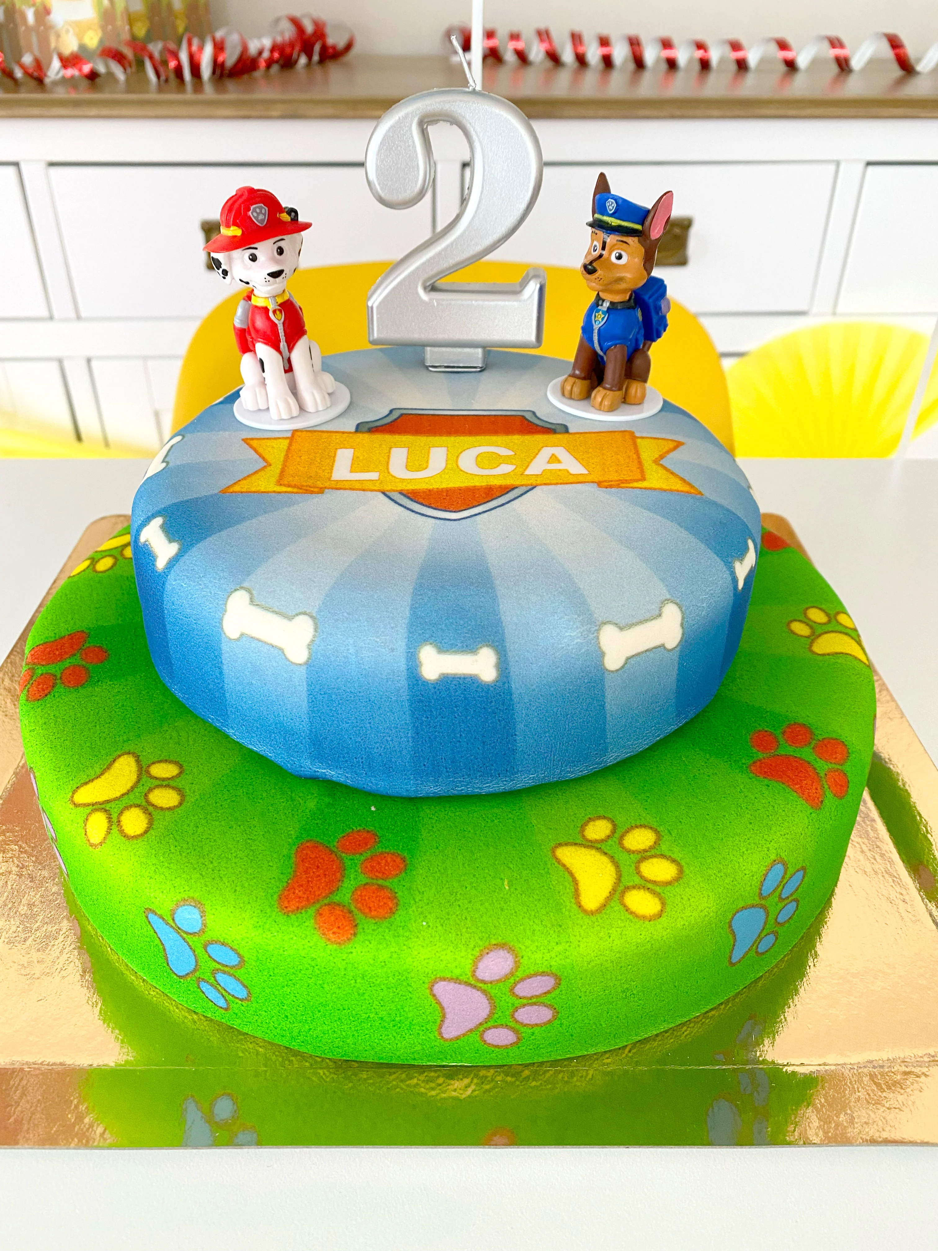 Chase und Marshall aus PAW Patrol® auf zweistöckiger Hundehelden-Torte - Image 4