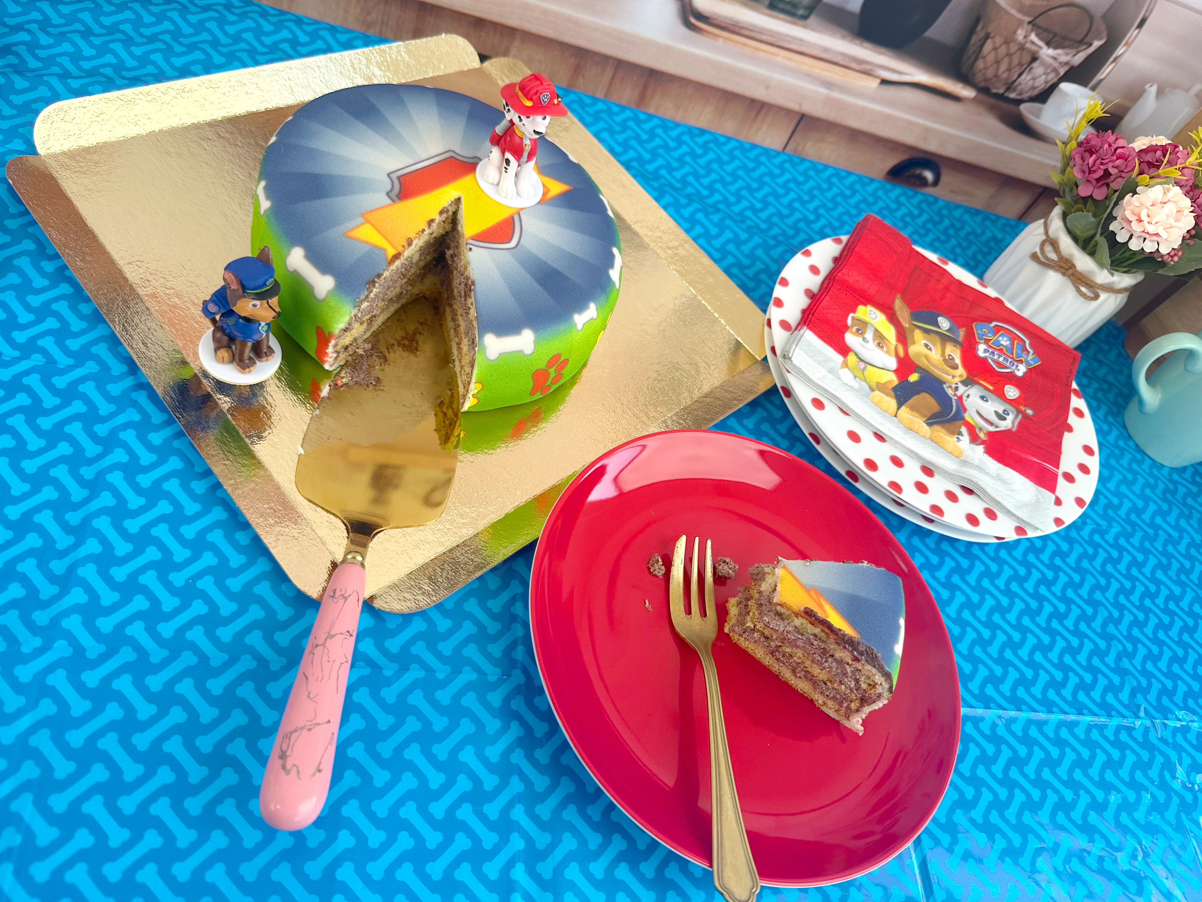 Chase und Marshall aus PAW Patrol® auf Hundehelden-Torte - Image 13