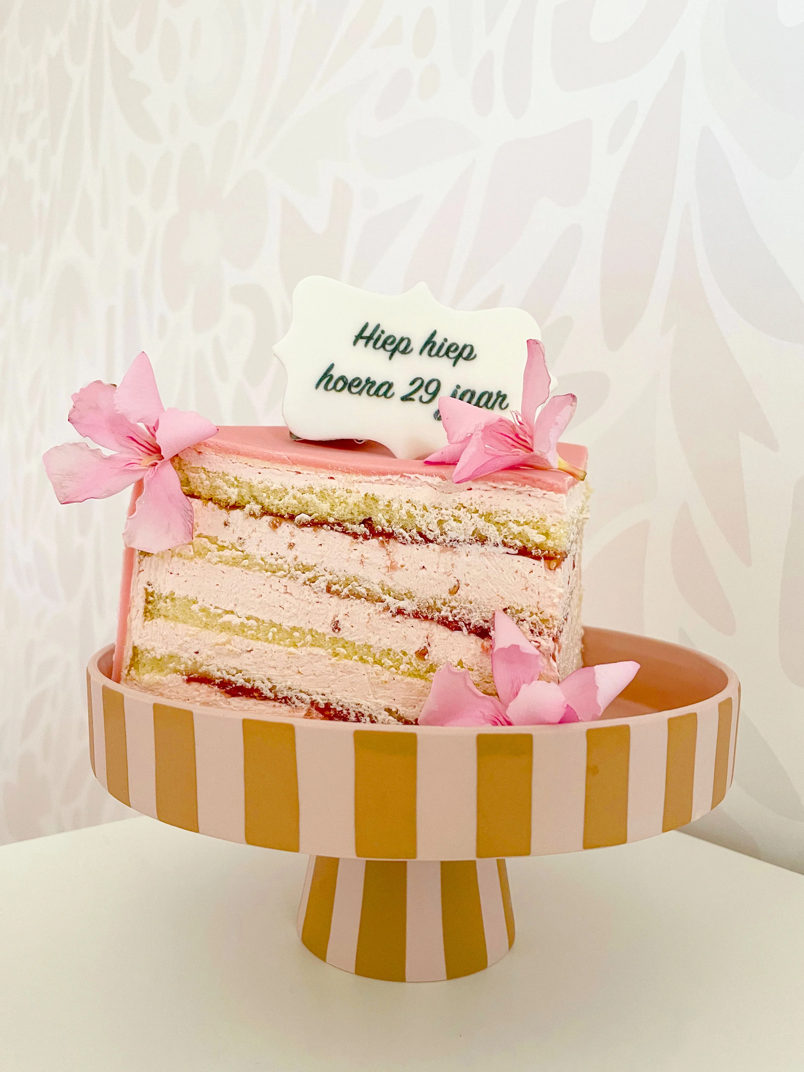 Pinke Deluxe Torte mit Tortenband - Image 4