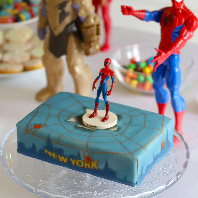 Spider-Man® auf Spinnennetz über New York -Torte - Image 4