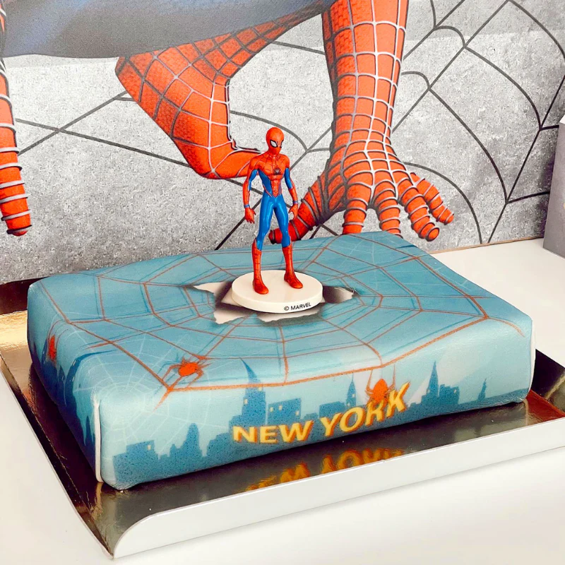 Spider-Man® auf Spinnennetz über New York -Torte - Image 6