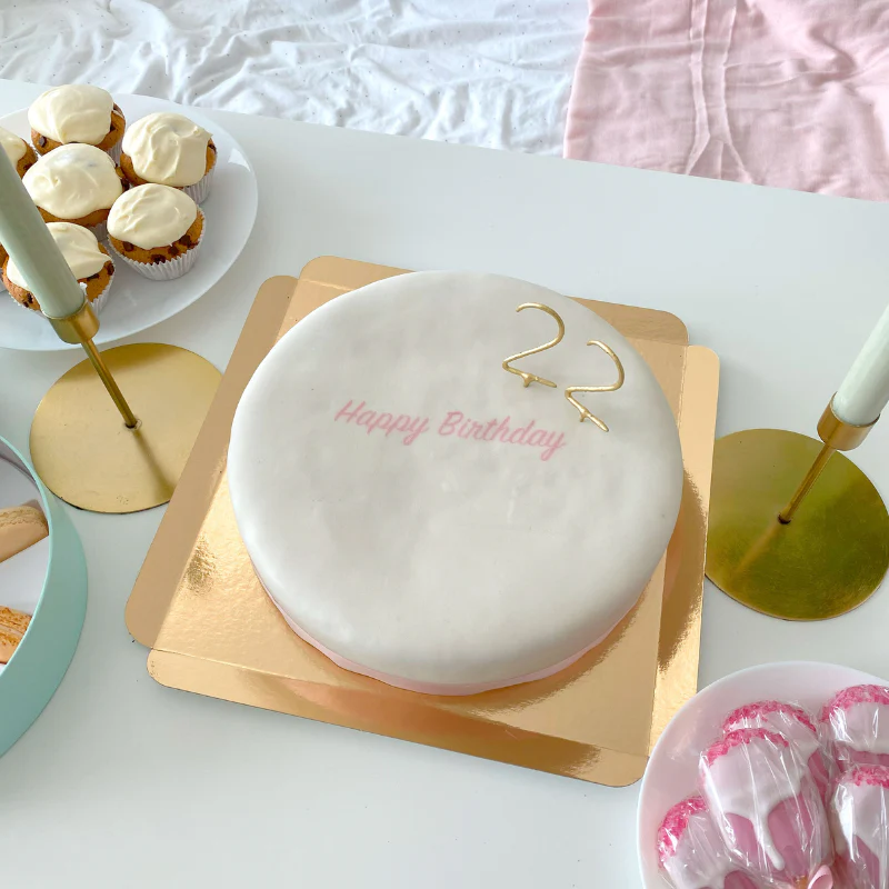Weiße Torte mit Tortenband - Image 14
